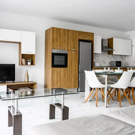 Spacious Modern Near The Sea In Xemxija