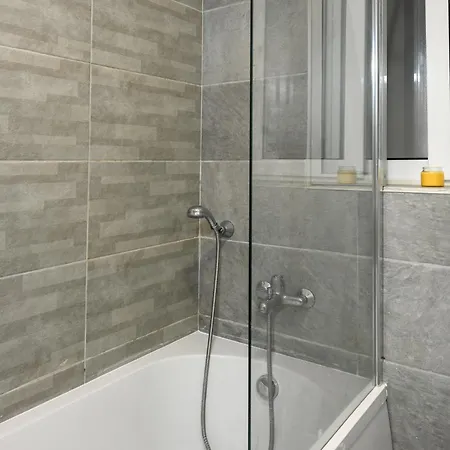 Spacious Modern Near The Sea In Xemxija
