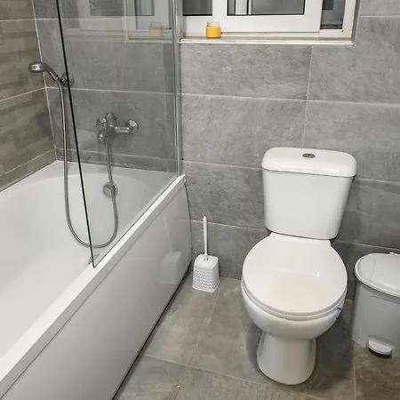 Spacious Modern Near The Sea In Xemxija