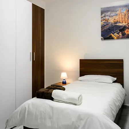 Spacious Modern Near The Sea In Xemxija